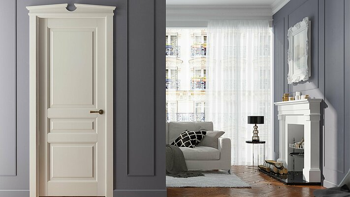 Wohnung mit grauer Wand und weißer Tür