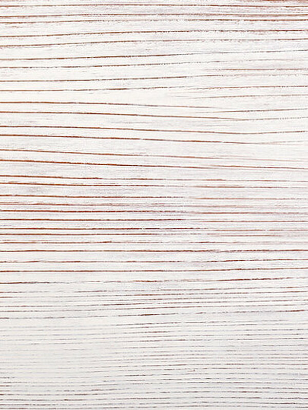 Weiße Musterfläche mit Relief des Holzes zu sehen in schwarzer aufgeklappter Verpackung