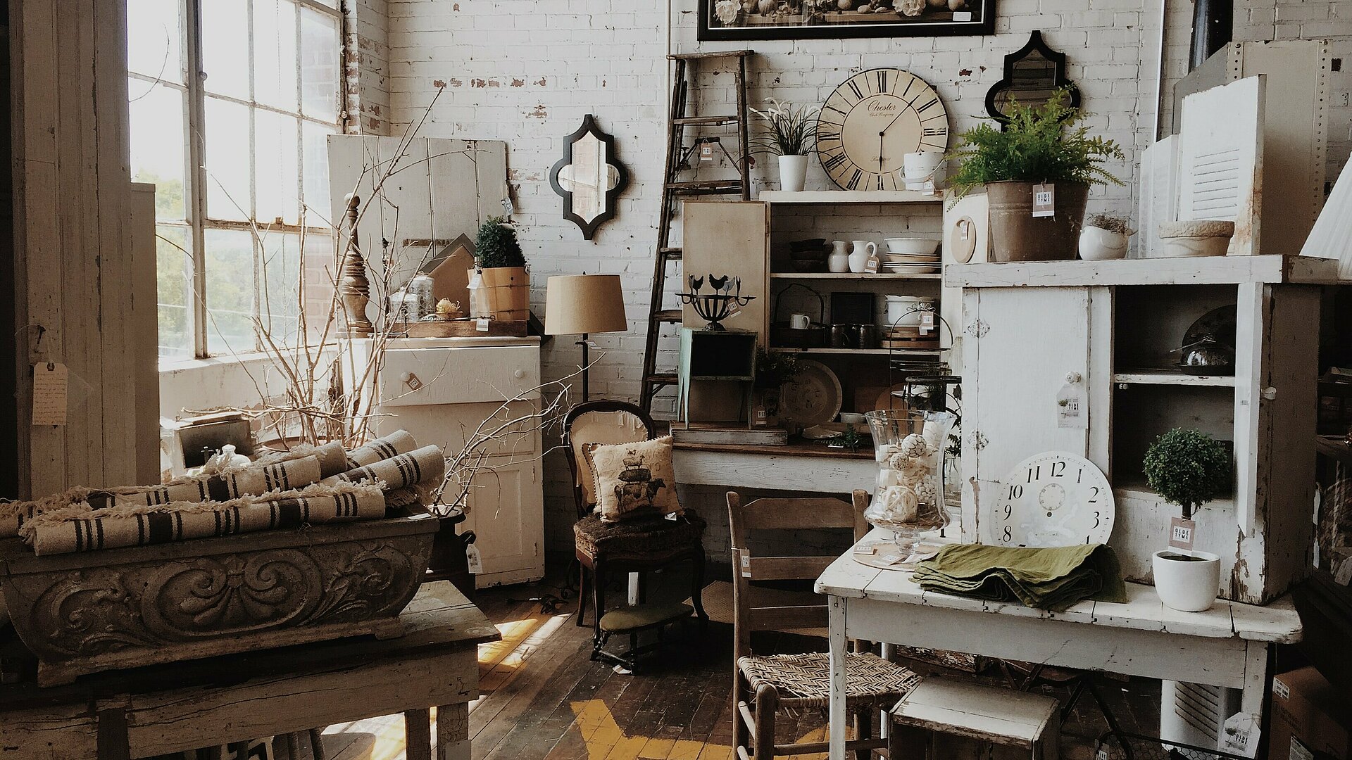 Wohnraum mit Möbeln im Vintage Look