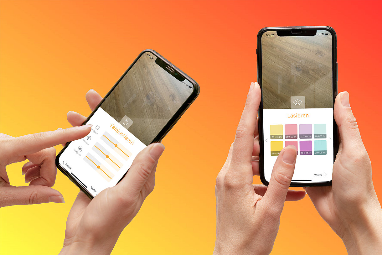 Zwei Hände halten jeweils ein Smartphone mit COLOR WRITER App offen